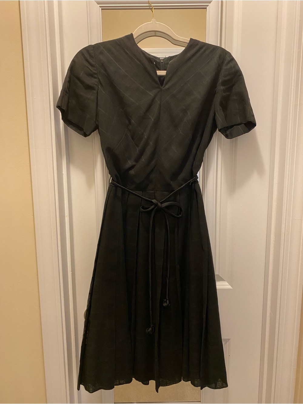 Vintage Jean Lang Black Short-Sleeve Midi Dress with Tie Waist